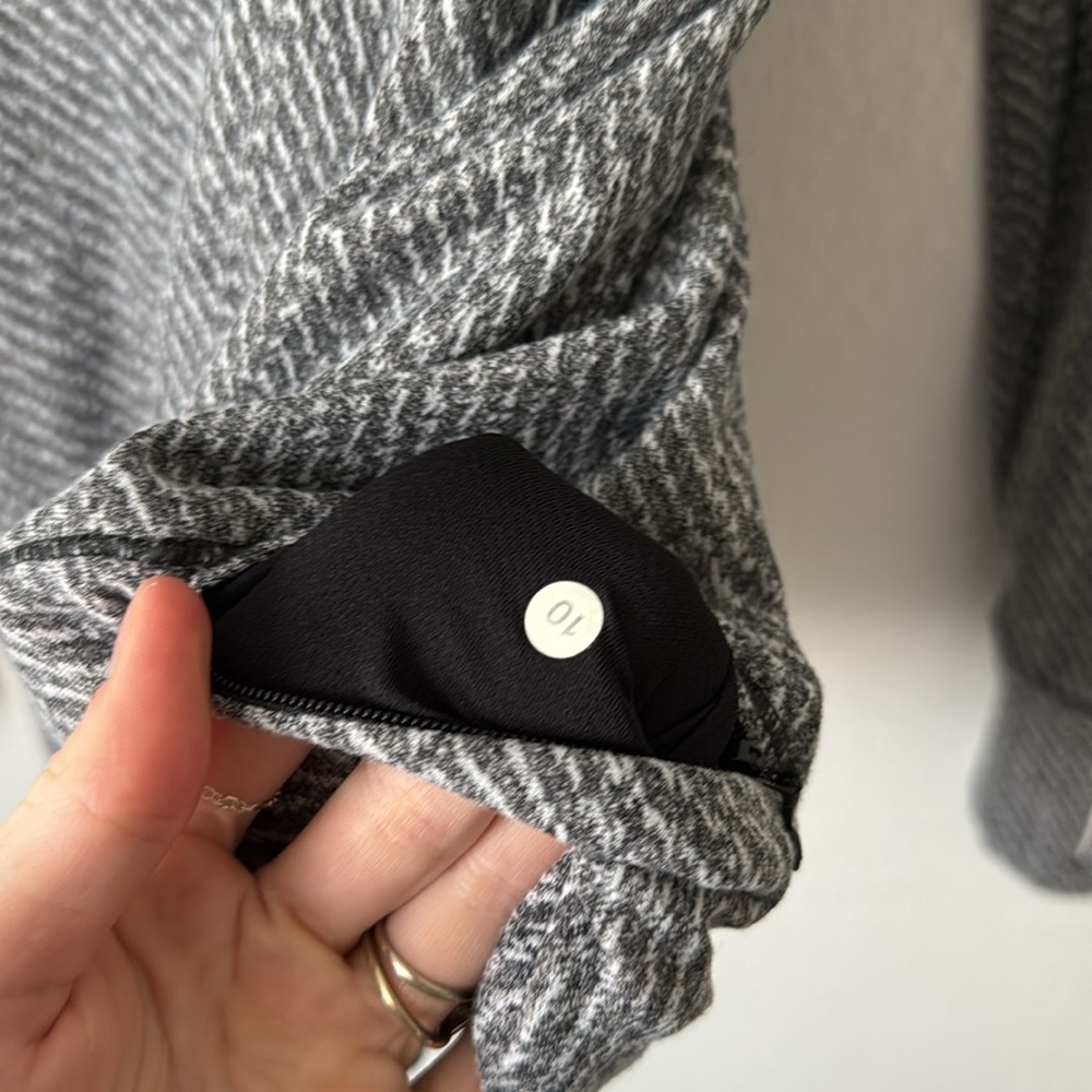 Lululemon 10 Rush Hour Gray and Black Herringbone Long Sleeve Top - Picture 5 of 8